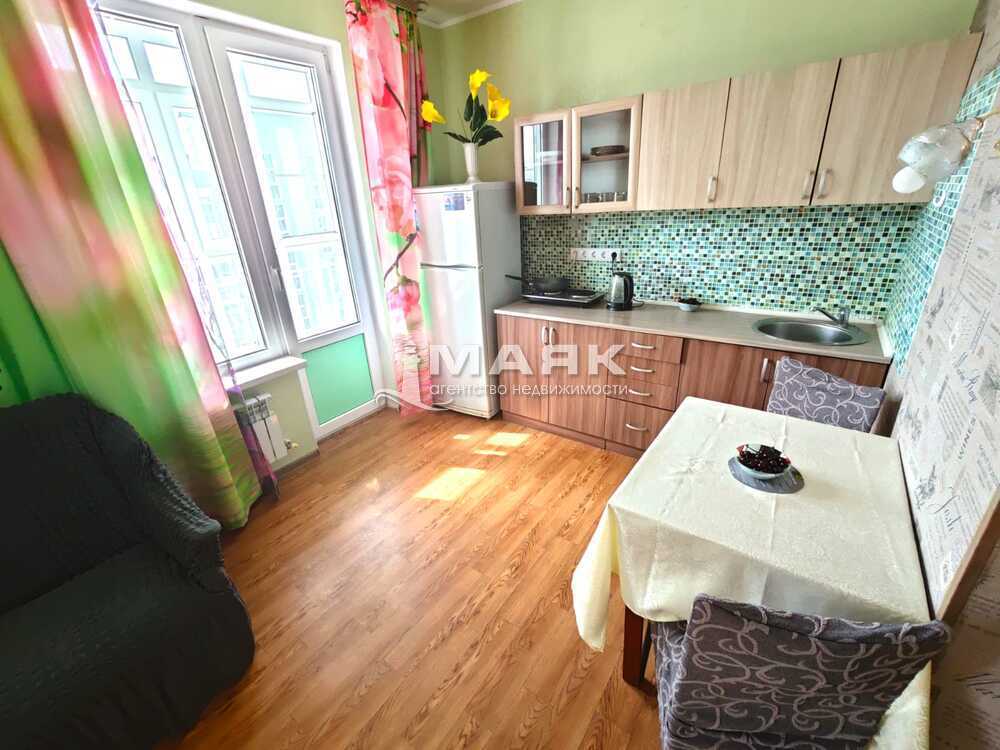 1-к. квартира 37.2 кв.м, 8/8