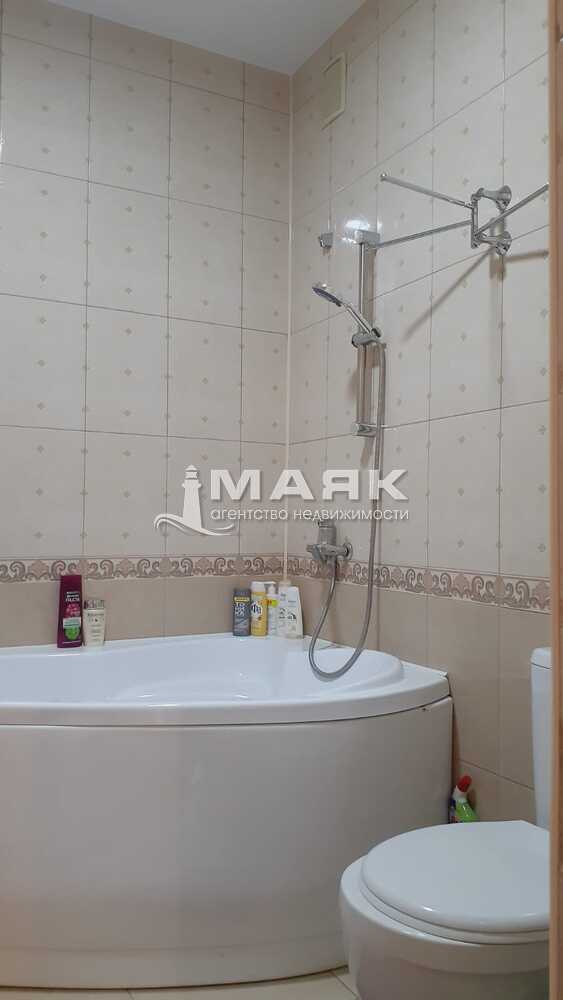 1-к. квартира 42 кв.м, 2/9