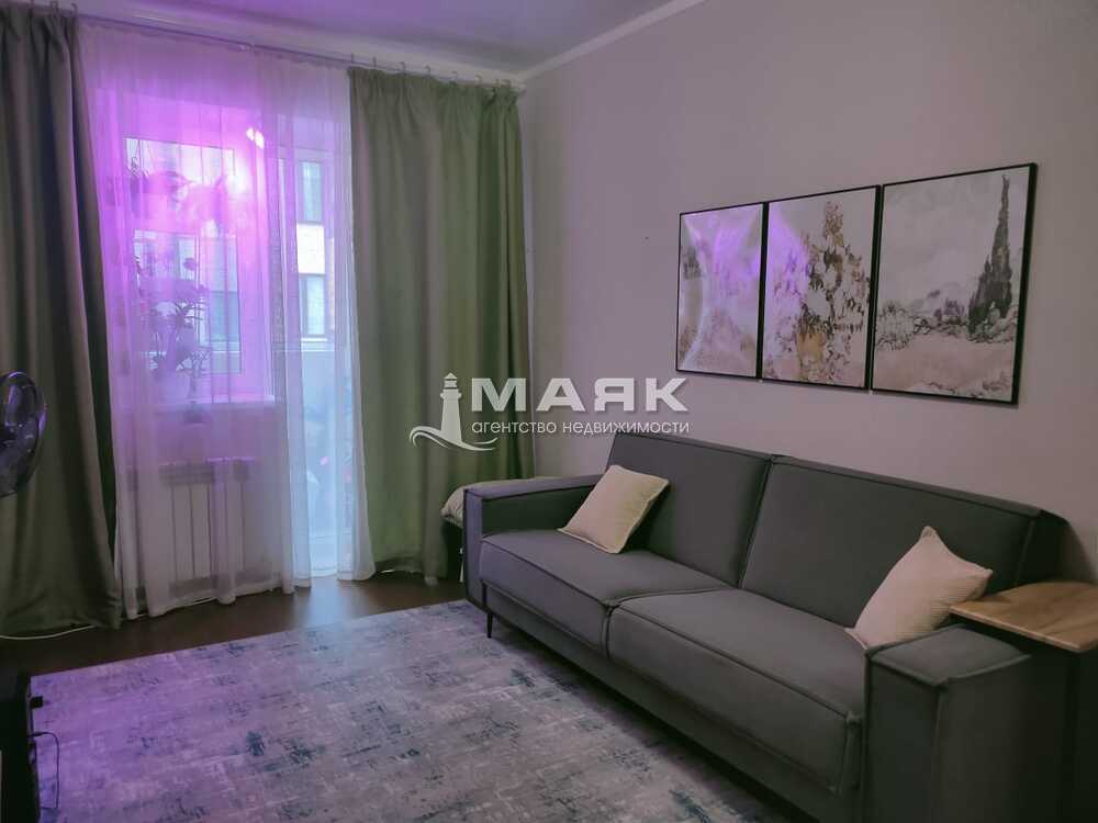 3-к. квартира 90 кв.м, 2/5