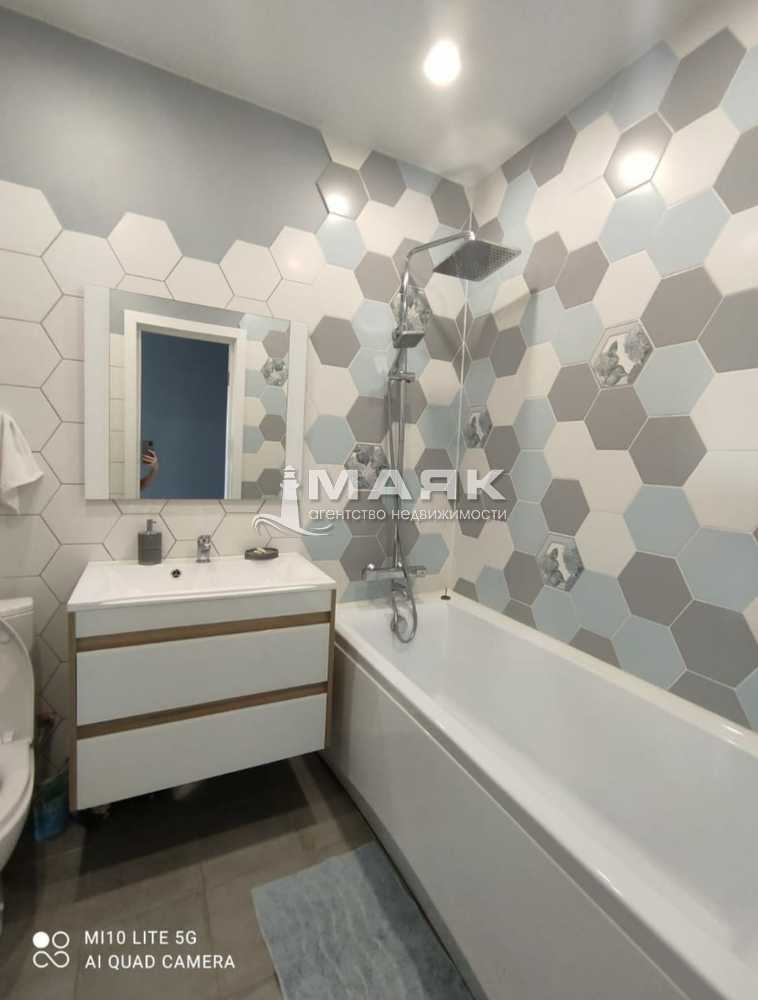 2-к. квартира 63 кв.м, 8/8