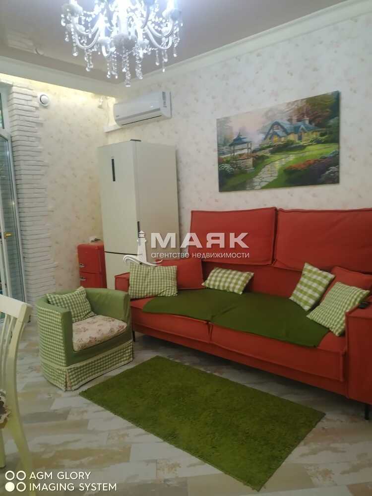 Дом 223 кв.м на участке 1 сот