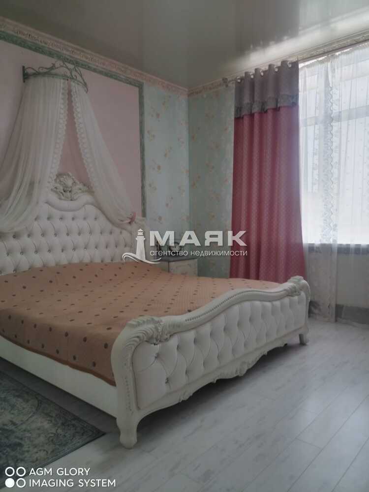 Дом 223 кв.м на участке 1 сот