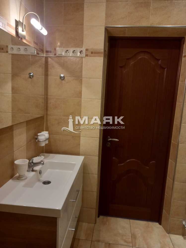 2-к. квартира 68 кв.м, 4/6