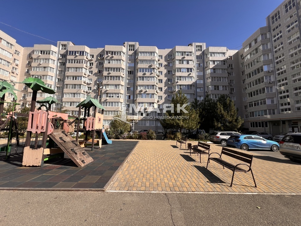 2-к. квартира 76.7 кв.м, 8/9