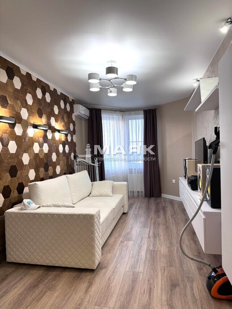 2-к. квартира 59.6 кв.м, 13/13