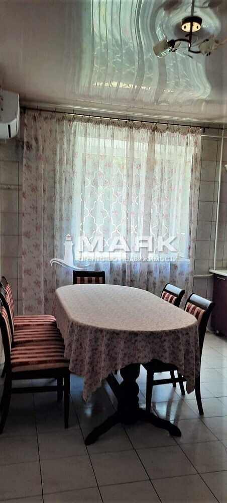 Дом 413 кв.м на участке 8 сот