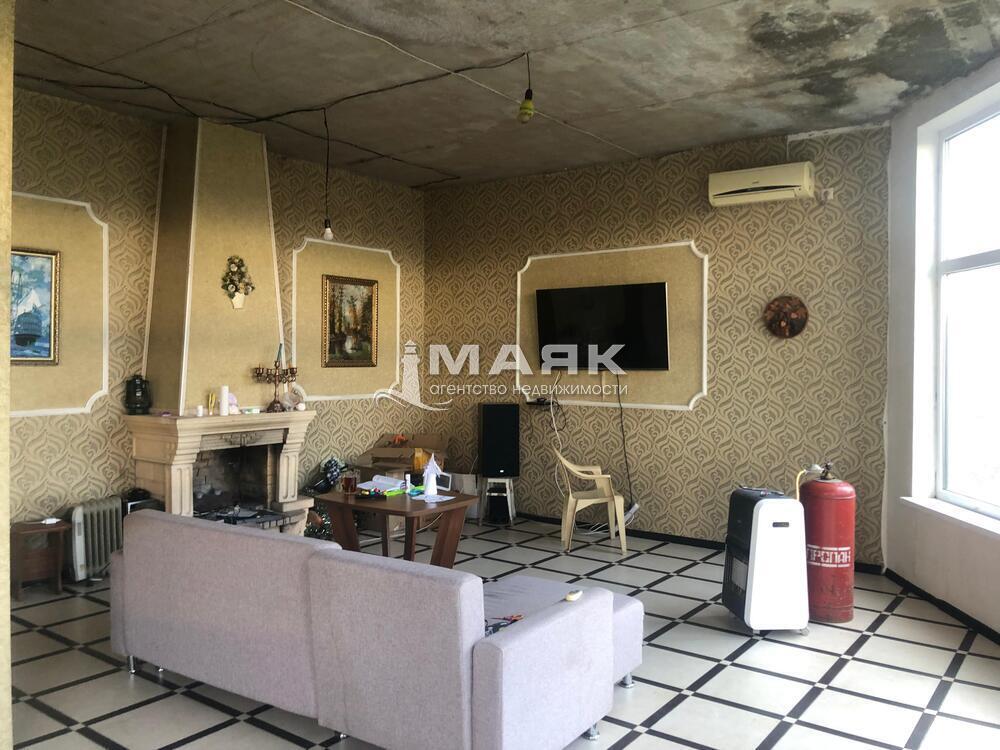 Дом 220 кв.м на участке 8 сот