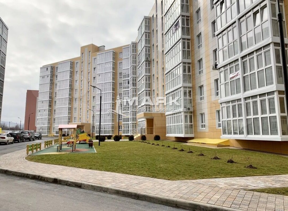 2-к. квартира 71.1 кв.м, 1/8