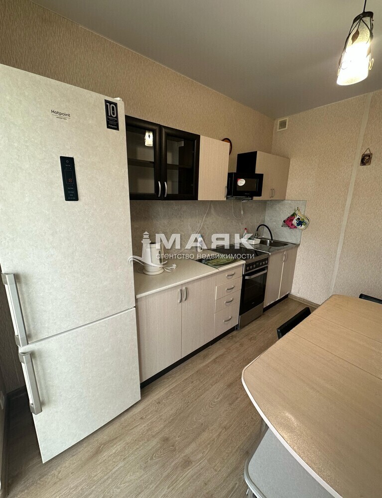 1-к. квартира 37 кв.м, 2/4