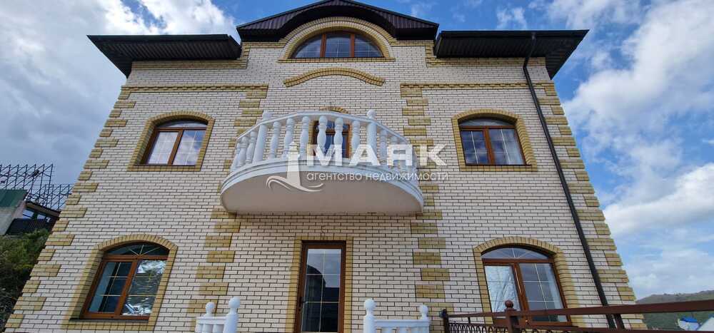 Дом 738.1 кв.м на участке 10 сот